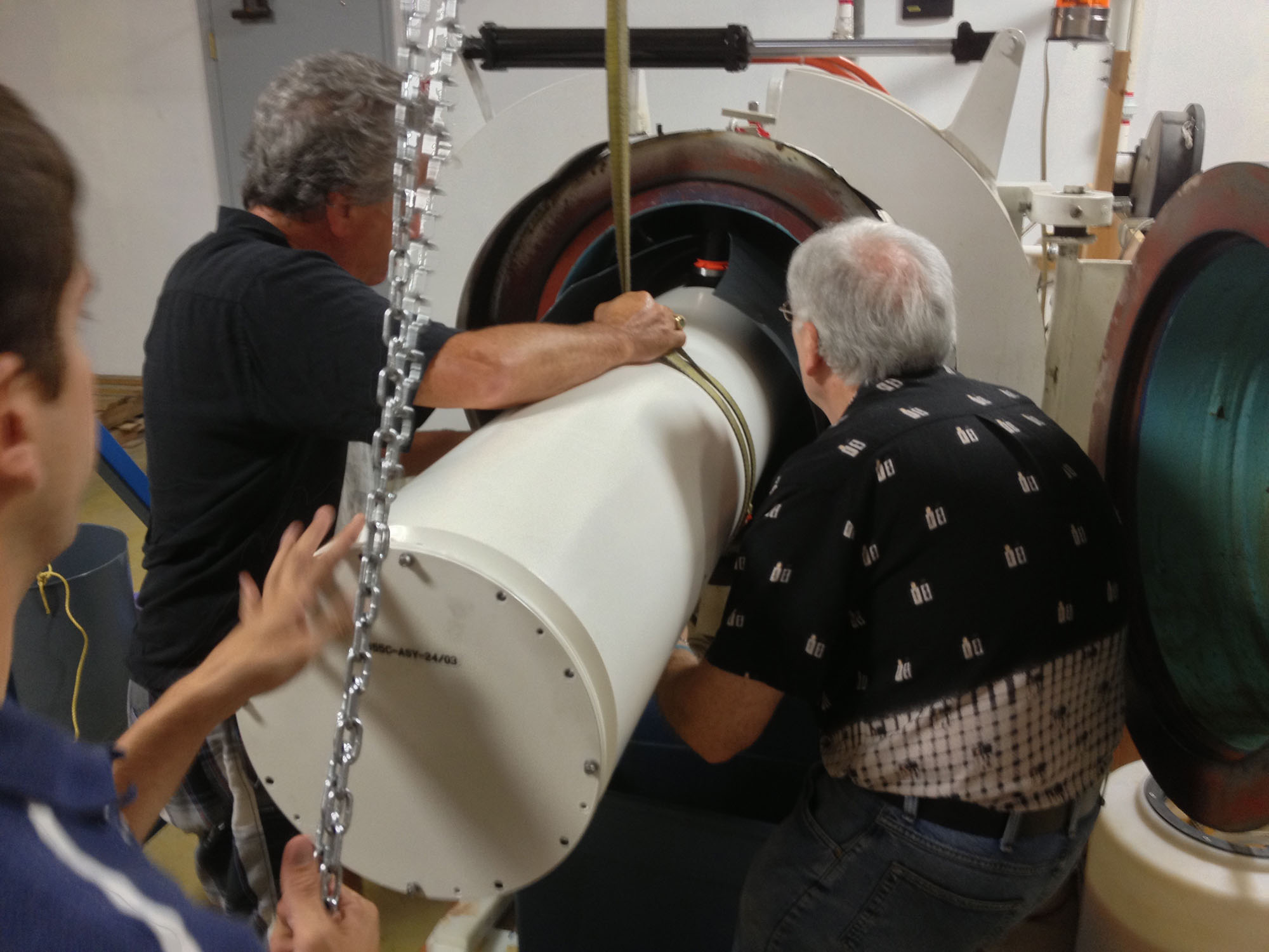 Loading Subsea Bottle into Hyperbaric Chamber