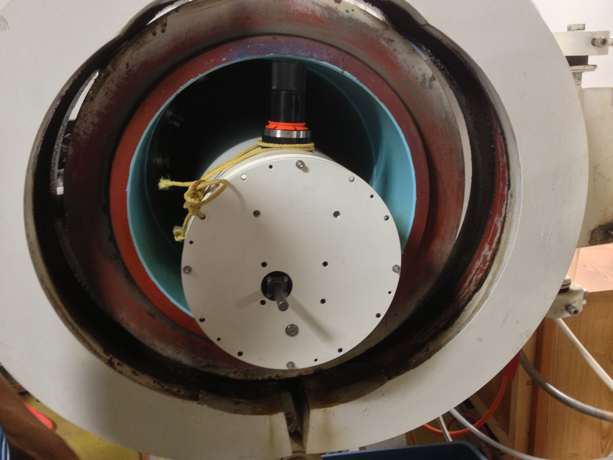 Subsea Bottle Internals under Vacuum in Hyperbaric Chamber